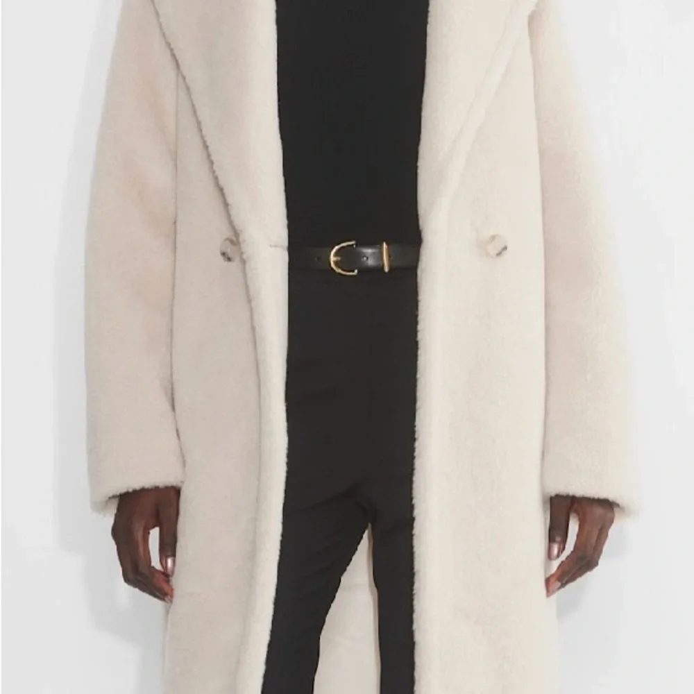Aritzia Cream Teddy Jacket - Picture 2 of 7